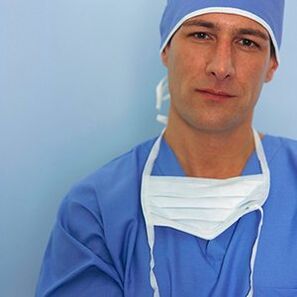 médico que realiza una cirugía de agrandamiento del pene